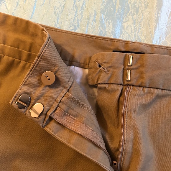 Lands’ End chino shorts, khaki color, size 10P - Picture 5 of 6